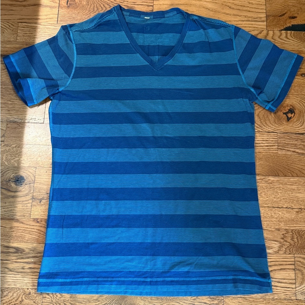 Lululemon. 5 Year Basic V Tshirt. Size XL. Blue Stripes.